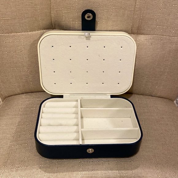 Jewelry box - Picture 3 of 3